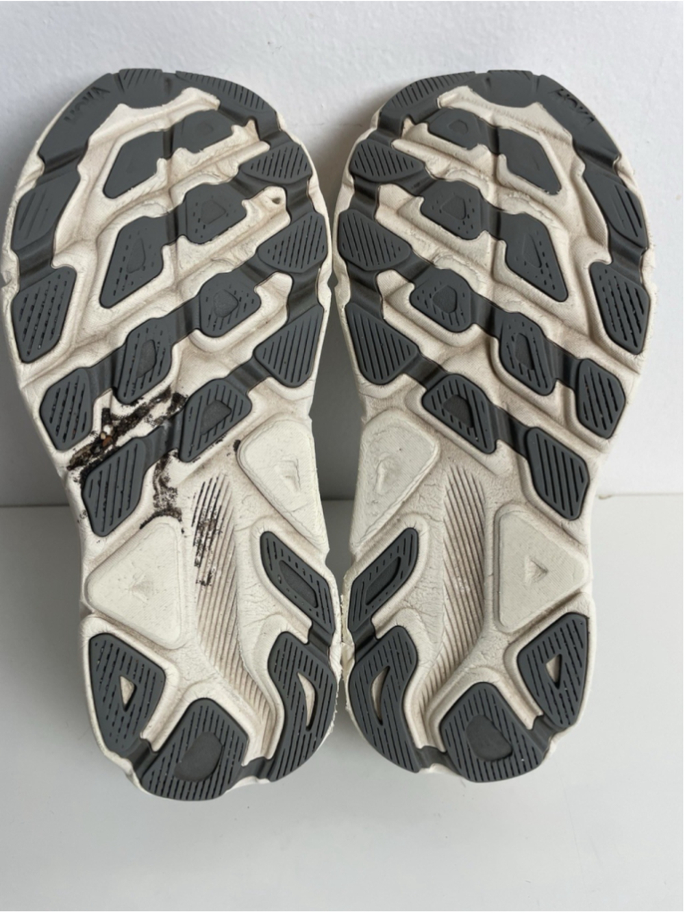 Hoka Clifton 9 Youth Kids Size 6MD Fits Women’s 7.5-8 Grey Silver Running Shoes - Picture 7 of 11